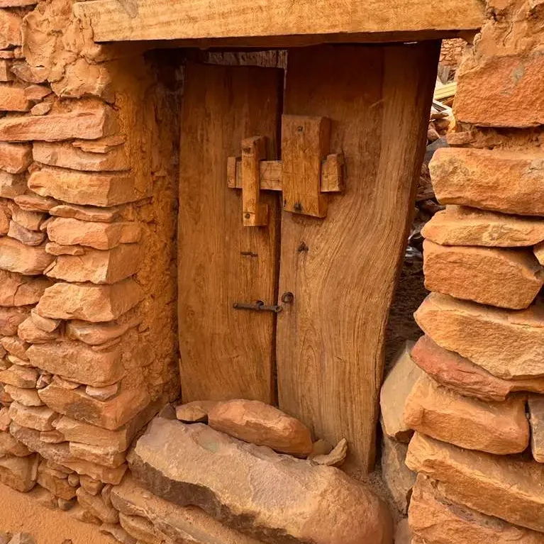 Adrar Expedition: old door in Chinguetti
